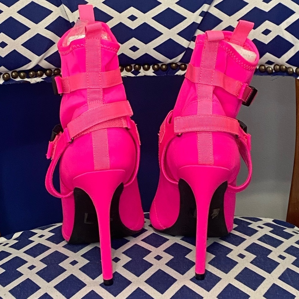 Neon pink pointy peep toe ankle bootie - Picture 5 of 7